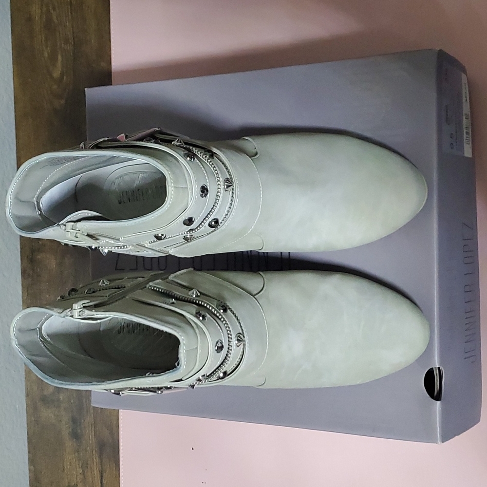 Jennifer Lopez JL Veronica Booties US 9.5Chalk/ Light Gray Studs/Zipper Decor - Picture 3 of 3